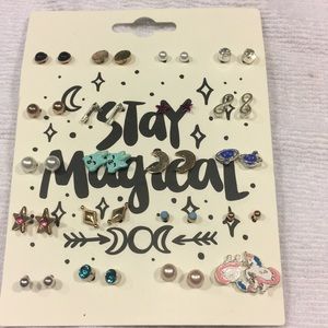 Girl’s earrings (20 pairs of 2 earrings)